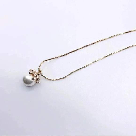 LUCY single floating pearl necklace - Picture 3 of 5